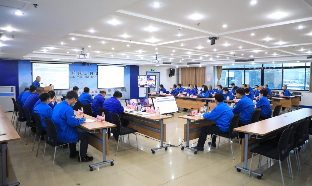严鉴铂：各级辅导干部要敢闯敢为敢担任