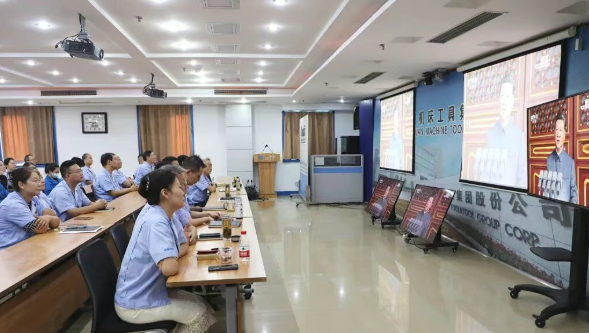 【集团资讯】集中旁观九三阅兵盛况！以实业报国践行造作强国使命！